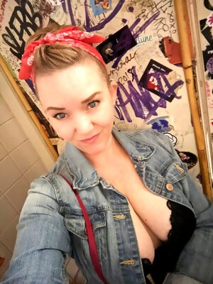 Born In 73 ? Am I Still Hot? [f48]